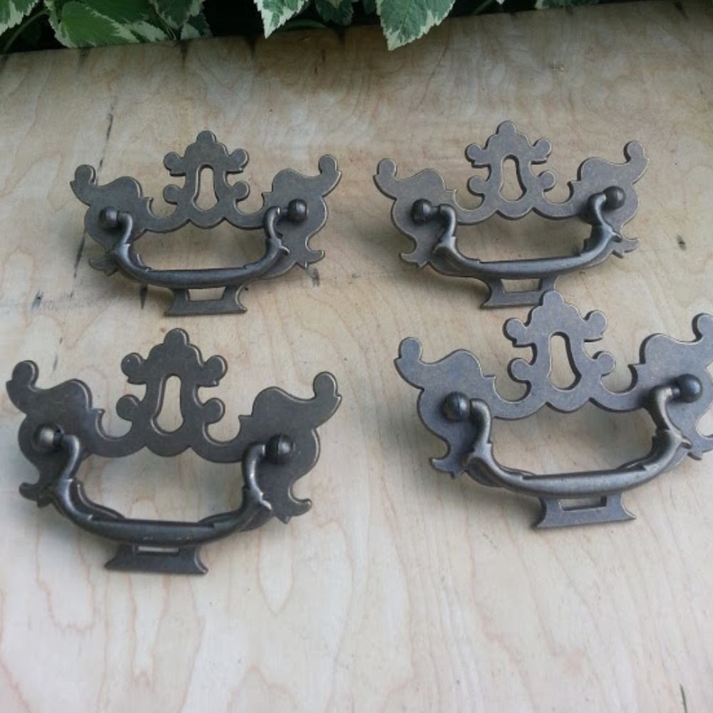 4 Pieces of Vintage Style Handles